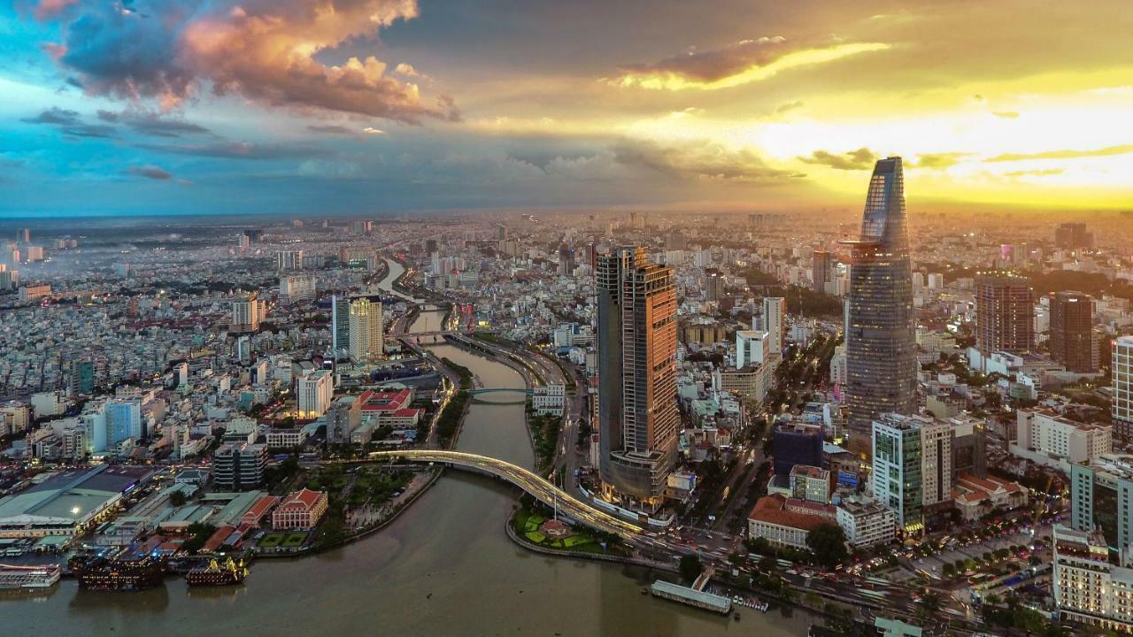 Khách sạn Reddoorz Plus @ Dong Den Street TP. Hồ Chí Minh