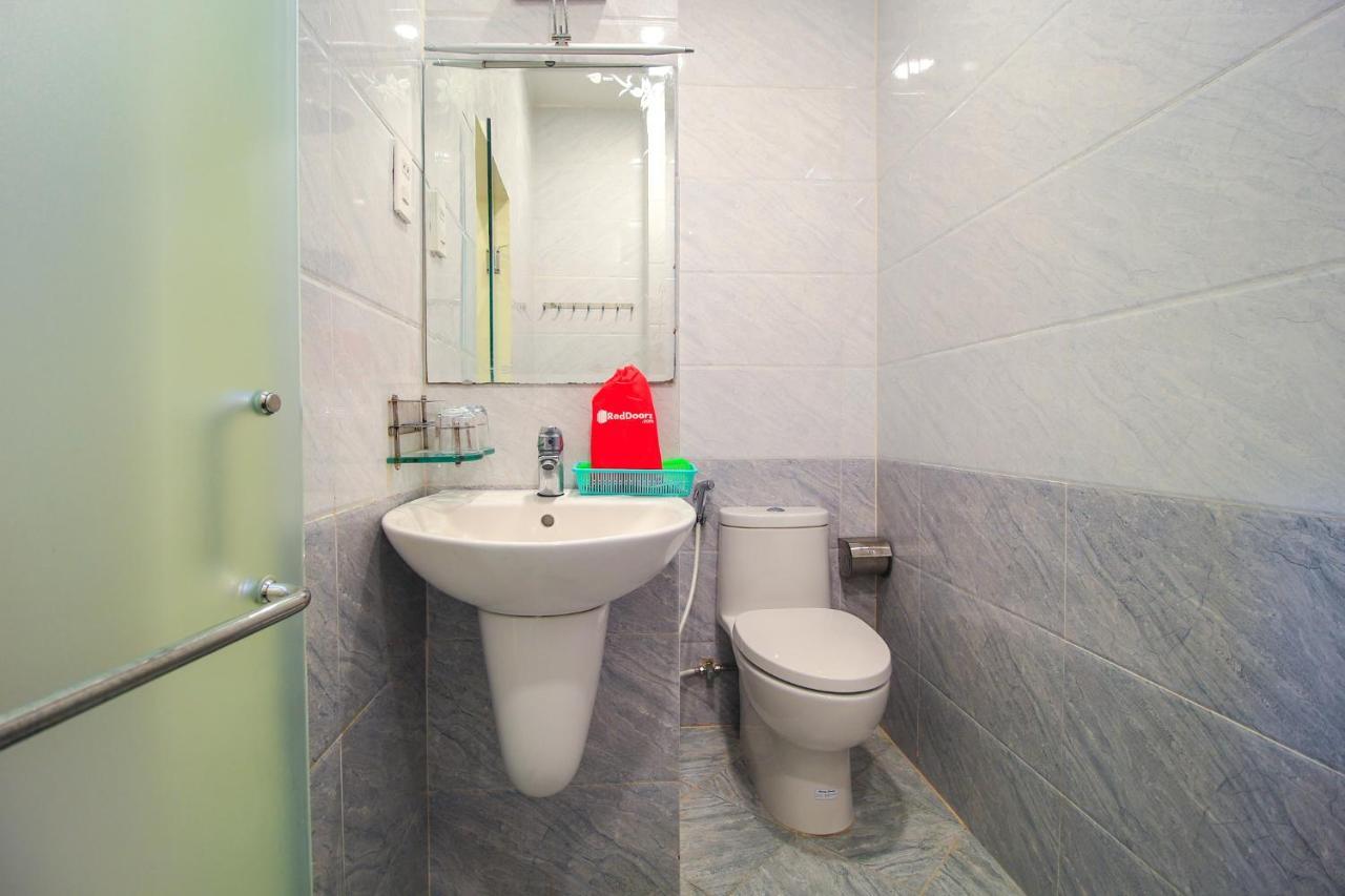 Reddoorz Plus @ Dong Den Street Khách sạn TP. Hồ Chí Minh